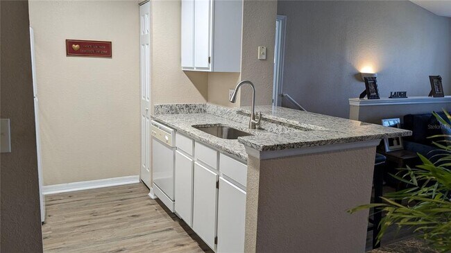 Building Photo - 8933 Manor Loop