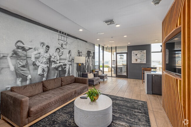 Interior Photo - Eighteen Ten State St