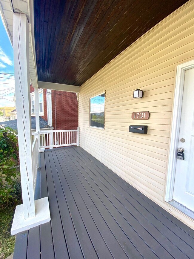 Foto del edificio - Completely Updated 4 Bed/2 Bath Home with ...