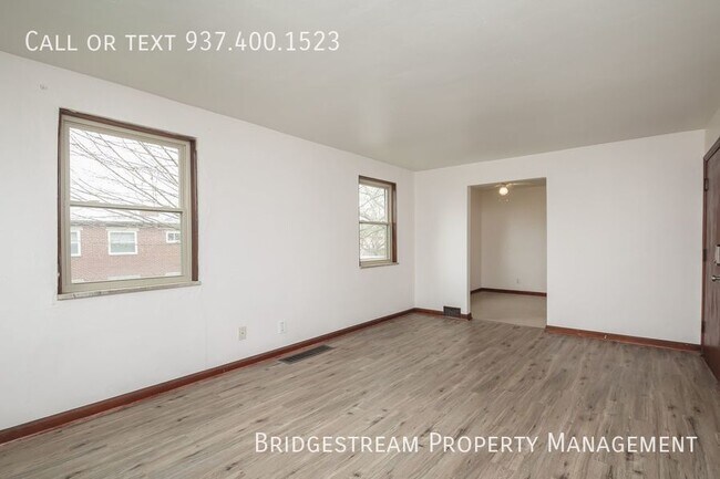 Building Photo - 1 Bedroom Apartment with Covered Parking i...
