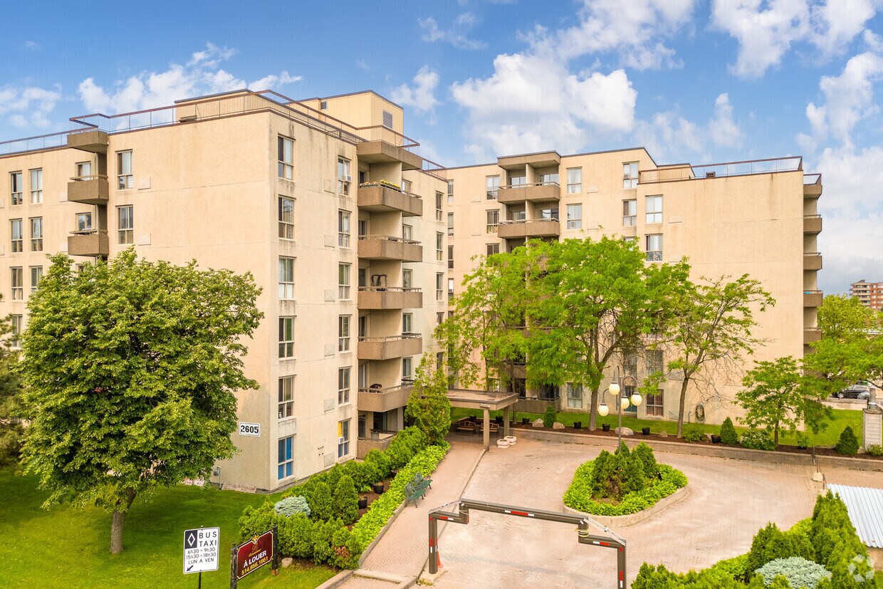 2605 De La CôteVertu, SaintLaurent, QC H4R 2A9 Apartments 2605 De