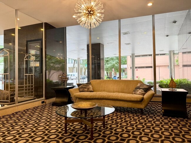 Foto del edificio - 850 N Dewitt Pl