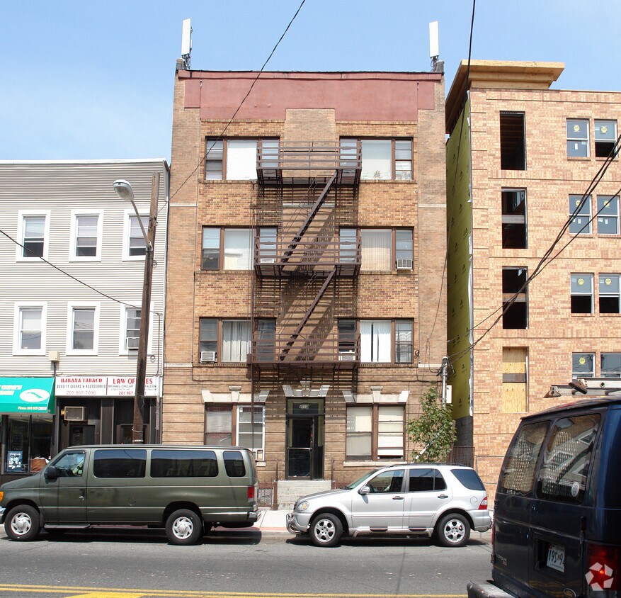 Building Photo - 4113 Park Ave