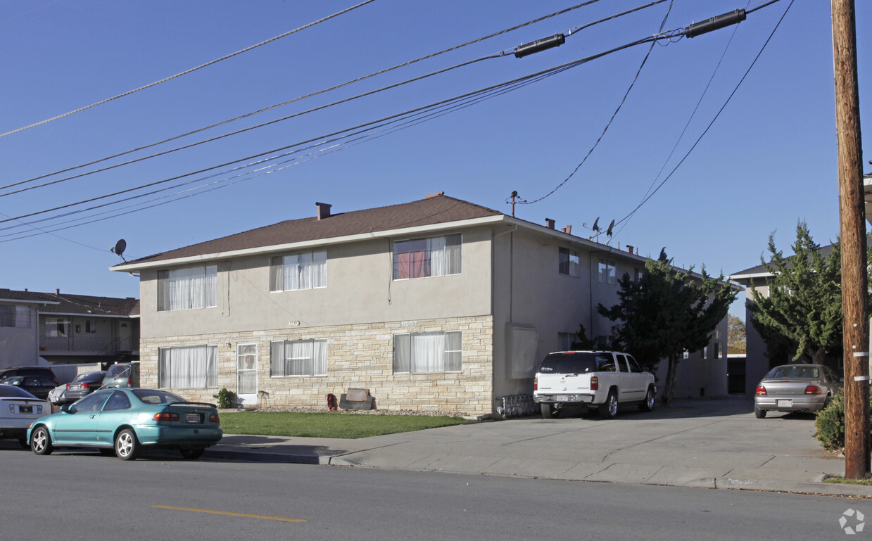 Building Photo - 1560 Valley View Rd