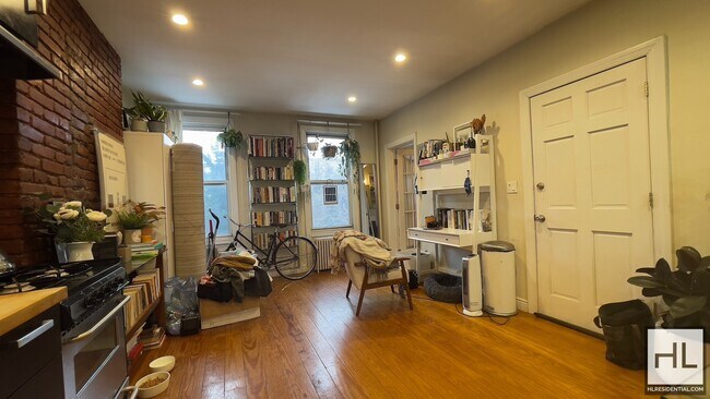 Building Photo - 1 Bedroom On Hall