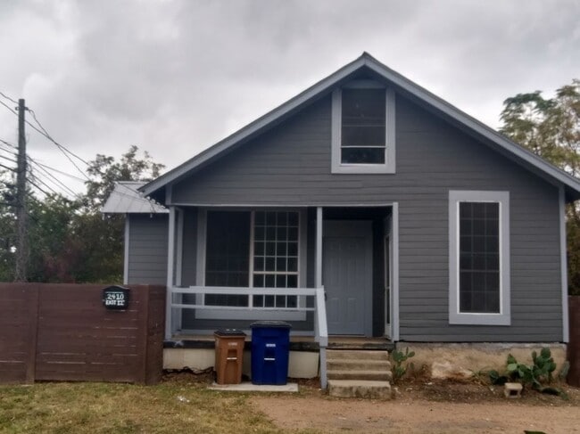 Foto del edificio - 2410 E 12th St