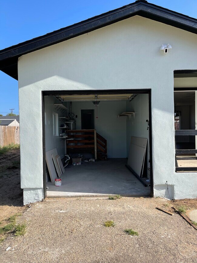 Foto del edificio - 2331 Paso Robles St