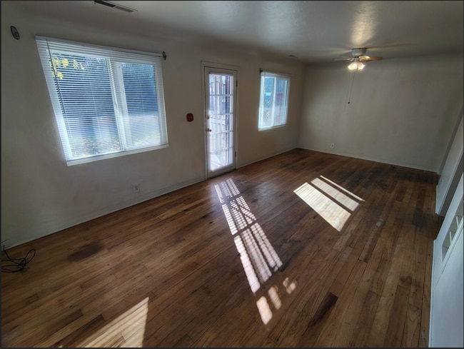 Building Photo - elvecino 7/35/10 - C