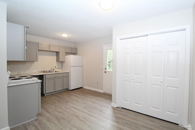 Building Photo - 9016 Bowman Ave