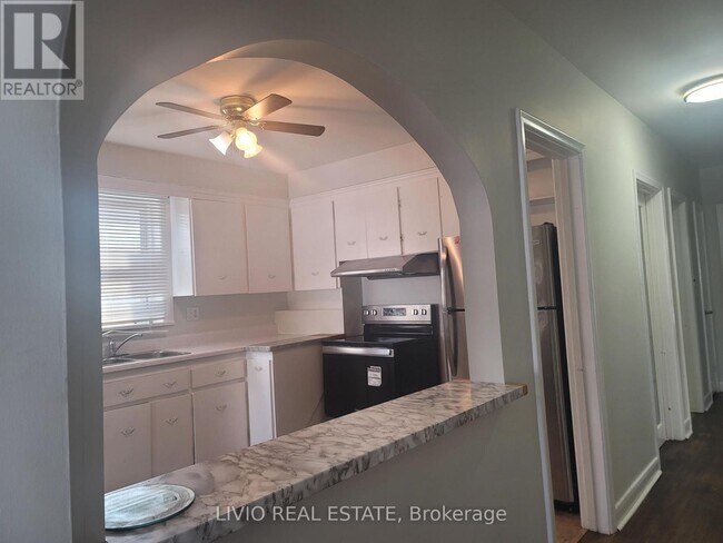 Building Photo - 22 Northampton Dr