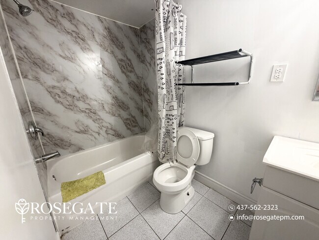 Photo du bâtiment - Bright 2-Bedroom Basement Apartment with In-Unit Laundry & Parking in Brampton