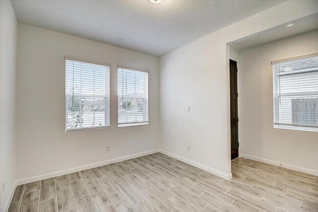 Foto del edificio - 117 Lacey Oak Lp