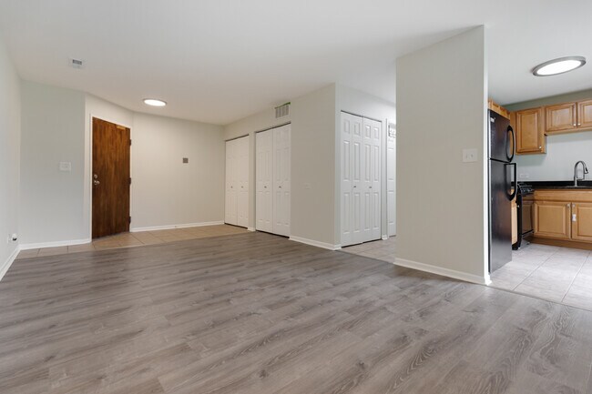 Foto del edificio - 557 E Shag Bark Ln