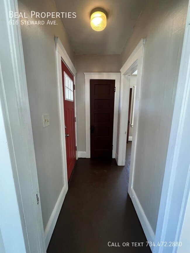 Foto del edificio - 616 Steward Ave