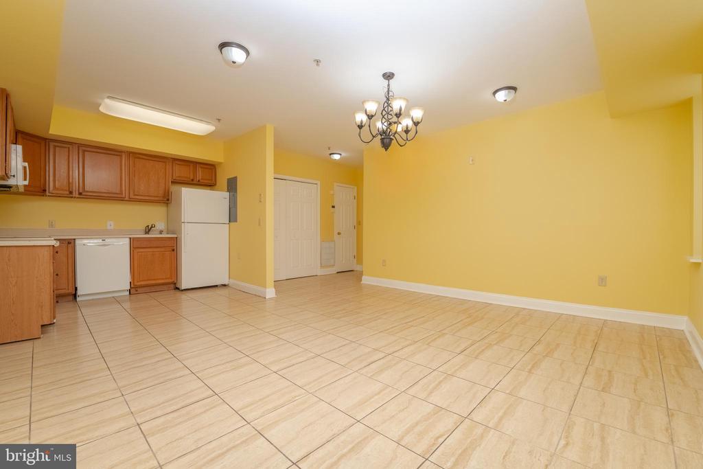 Primary Photo - 422 W Franklin St