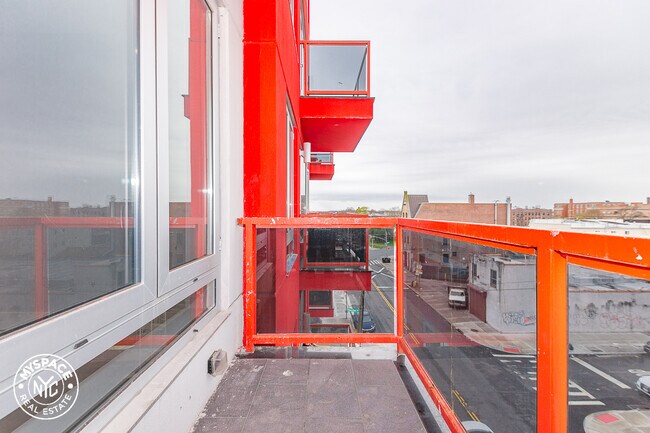 Building Photo - 975 Liberty Ave