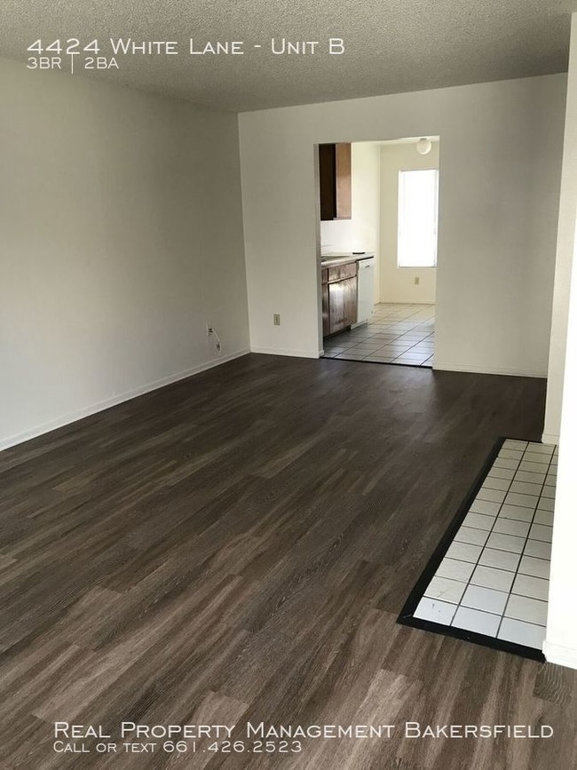 Building Photo - 4424 White Lane Unit B