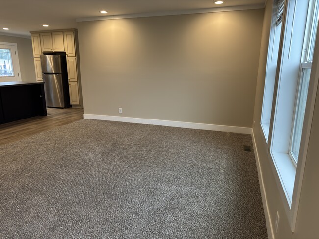 Building Photo - 48599 Lakeview E