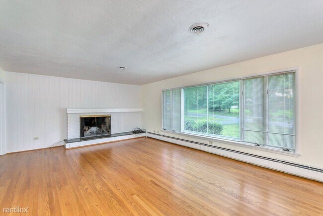 Building Photo - 3 br, 2 bath House - 1704 Yorktown Drive