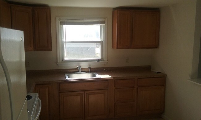 Building Photo - 10 Donlo Dr