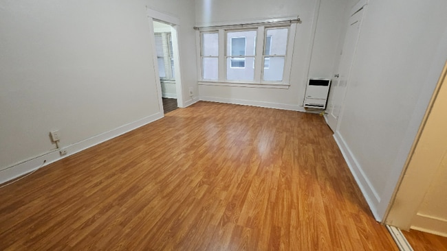 Building Photo - 1026 Ingraham St