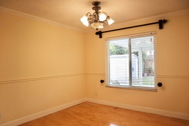 Building Photo - Charming 4-bedroom home located in Union C...