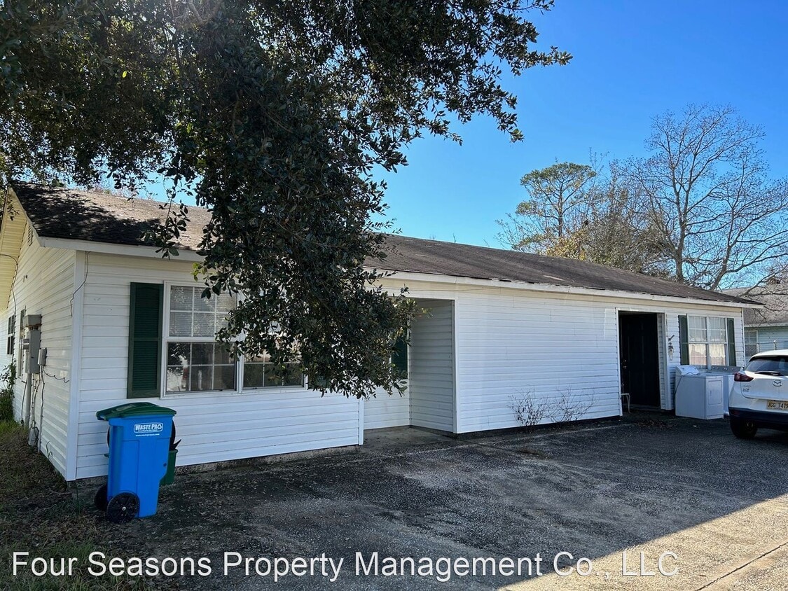 3 br, 2 bath House 1110 Communy Avenue House Rental in Pascagoula
