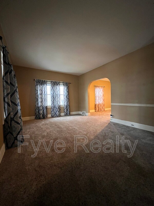Building Photo - 3488 W 118th St