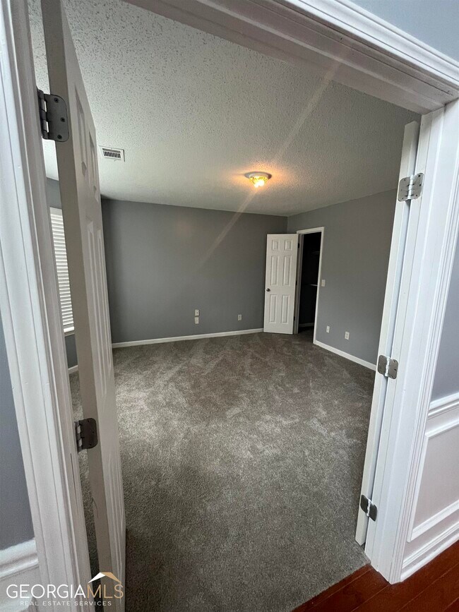 Building Photo - 297 Othello Dr
