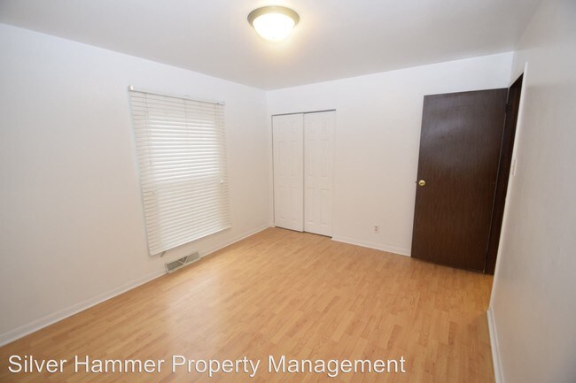 Building Photo - 701 Carla Dr