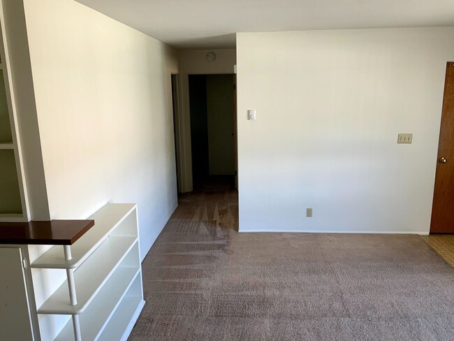 Building Photo - 2 Bedroom Near Harlow