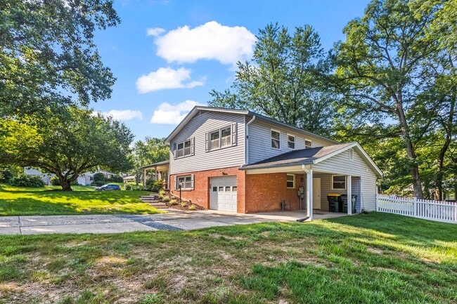 Foto del edificio - Beautiful 5-Bedroom Single-Family Home in ...