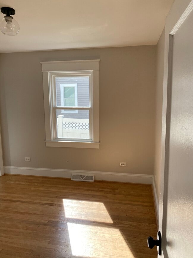 Front bedroom - 613 Blenheim Ave