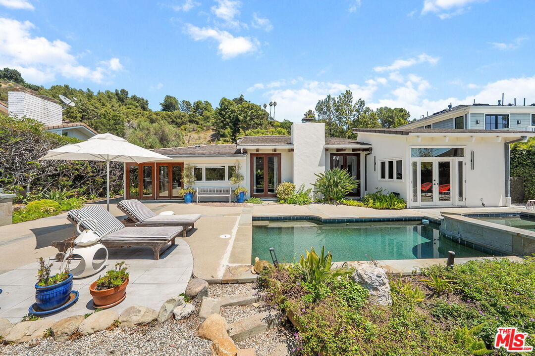 Primary Photo - 2529 Pesquera Dr