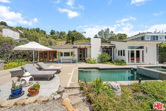 Building Photo - 2529 Pesquera Dr