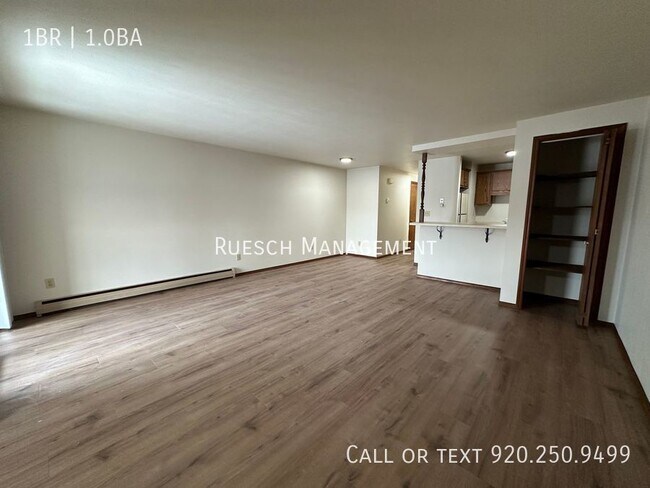 Foto del edificio - Spacious 1 Bedroom 1 Bath Upper Apartment ...