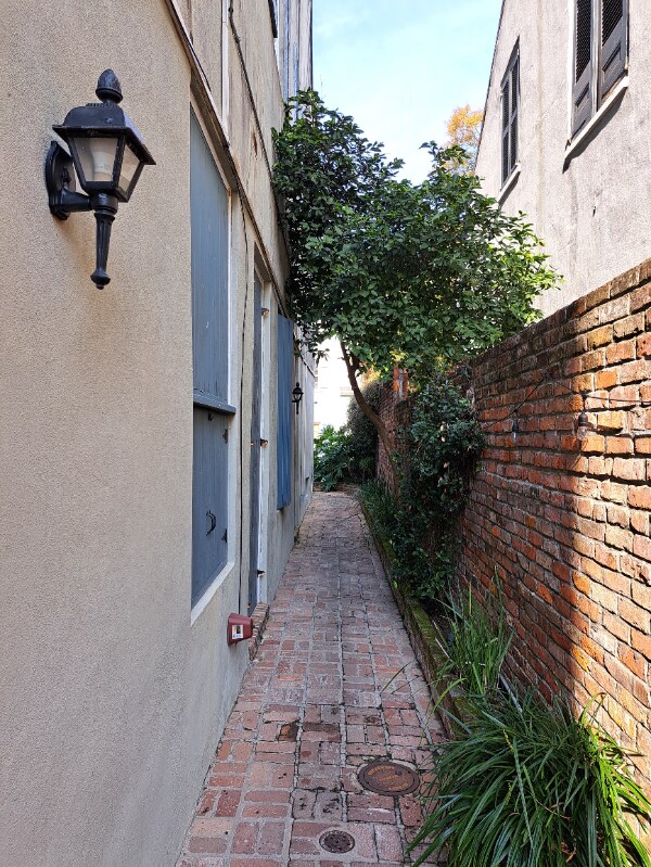 Foto del edificio - 617 Dauphine St