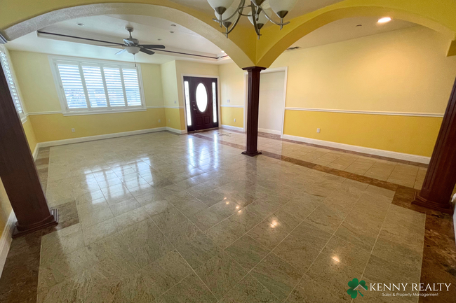 Foto del edificio - Large 4 Bedroom, 3 Bathroom Home in San Bruno