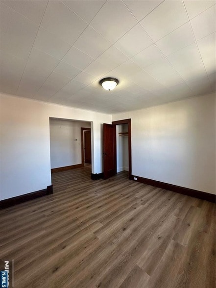 Building Photo - 60 Chamberlain Ave