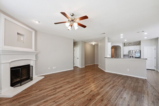 Foto del edificio - 4 Bedroom Single Family in Fort Worth