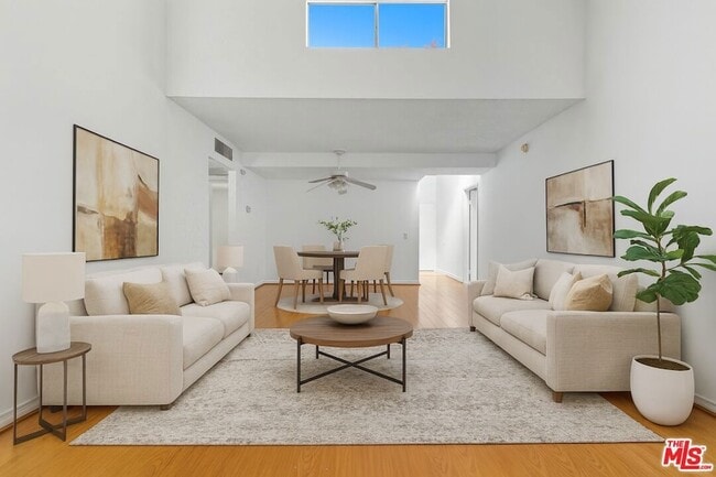 Foto del edificio - 18350 Hatteras St