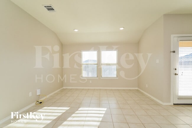 Foto del edificio - 1218 Meadow Creek Dr