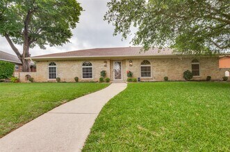 Building Photo - 728 The Meadows Pkwy