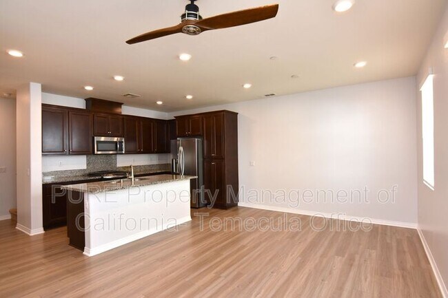 Building Photo - 40404 Calle Real