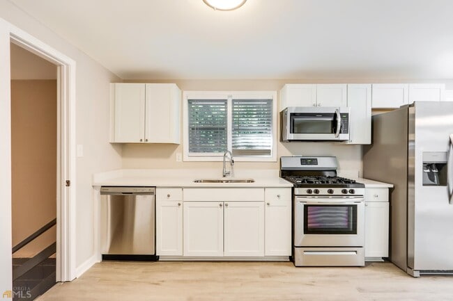 Building Photo - 10165 Twin Oaks Dr