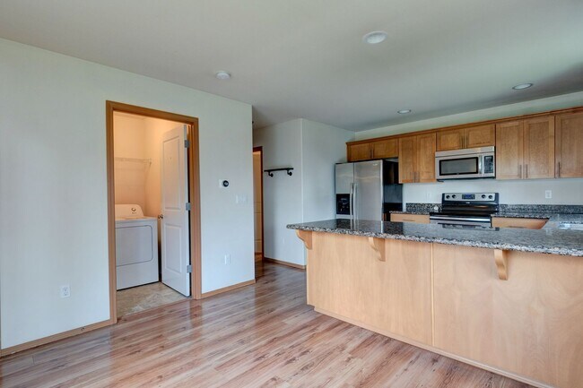Building Photo - 3 Bedroom 2.5 Bath with 3 Car Garage