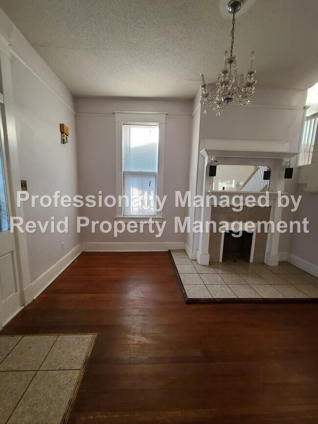 Foto del edificio - First Month Free on a 13-Month Lease