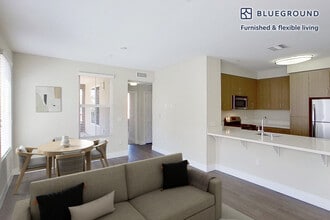 Building Photo - 701 Breeze Hill Rd