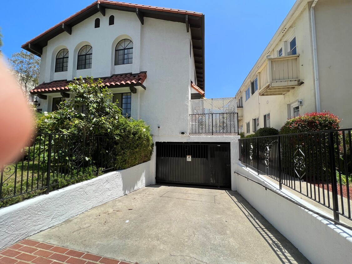 1027 11th St Unit E, Santa Monica, CA 90403 1027 11th St Santa Monica