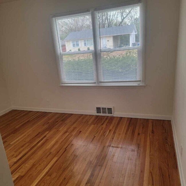 Foto del edificio - 3 Bedroom Home in Florissant
